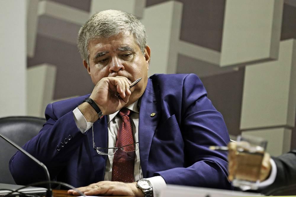 Cotado para ministro usa verba para comprar reportagens