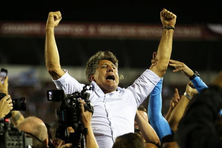 Renato declara feriado, provoca Inter e cobra estátua