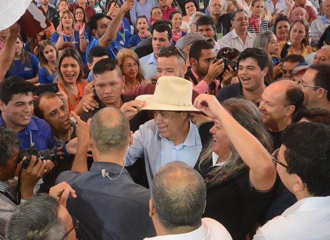 André Puccinelli é recepcionado com festa em convenção de partido