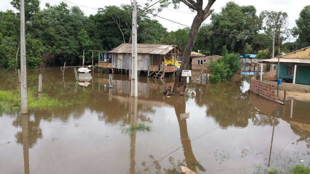 Nível do Rio Miranda sobe 24 centímetros em 24 horas e preocupa moradores
