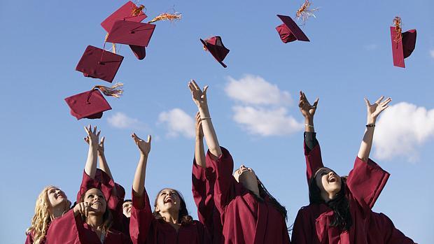 O brasileiro não estuda, mas é louco por cerimônias de formatura