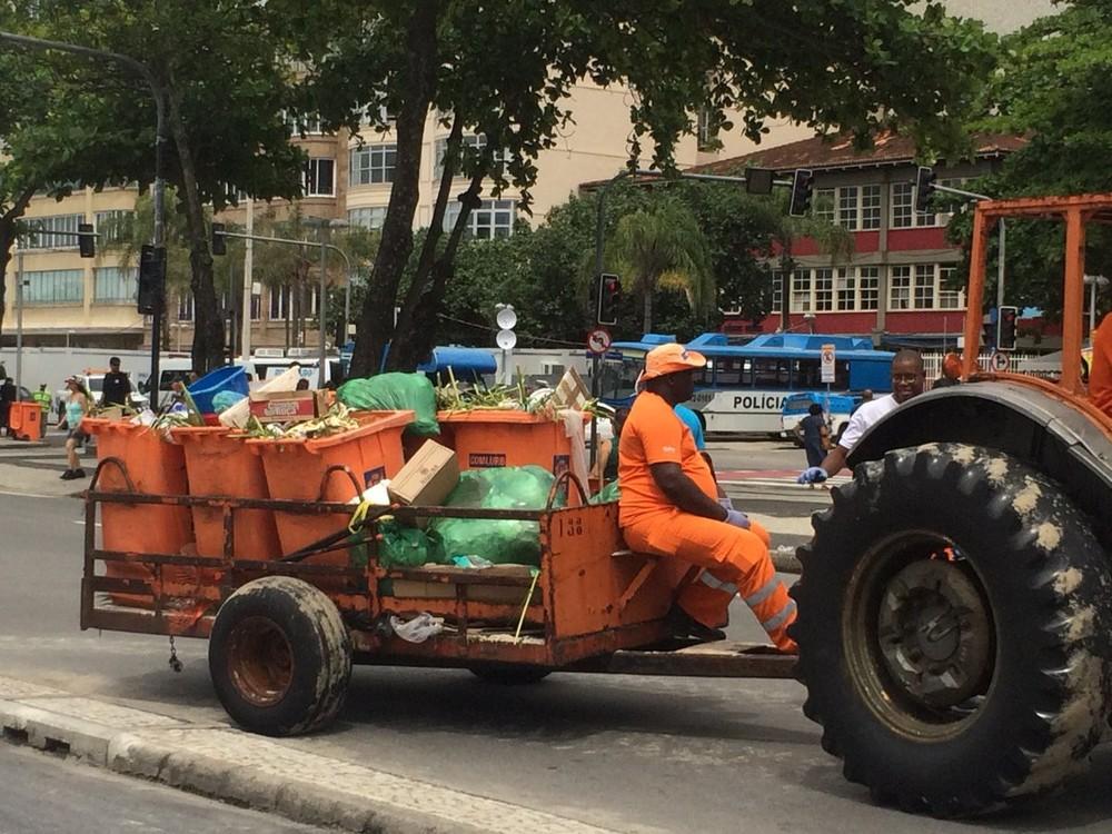 Mais de mil garis farão limpeza no RJ