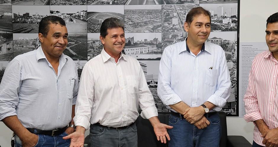 Em clima de paz, Câmara devolve R$ 10,2 milhões a Bernal