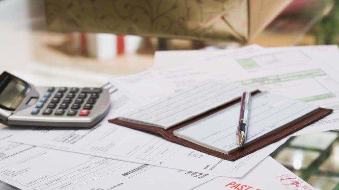 Sair do vermelho supera perder peso entre prioridade de brasileiros para 2016