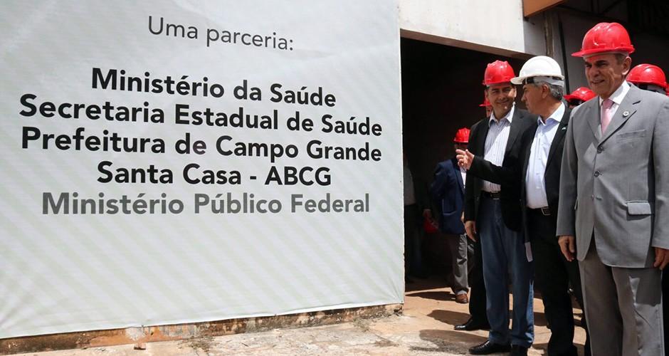 Antes de liberar verba, ministro visita Unidade do Trauma