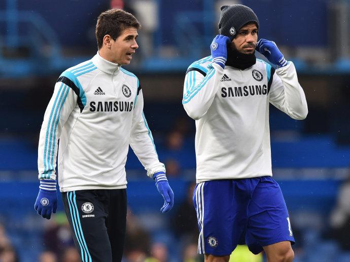 Oscar e Diego Costa brigam no treino do Chelsea