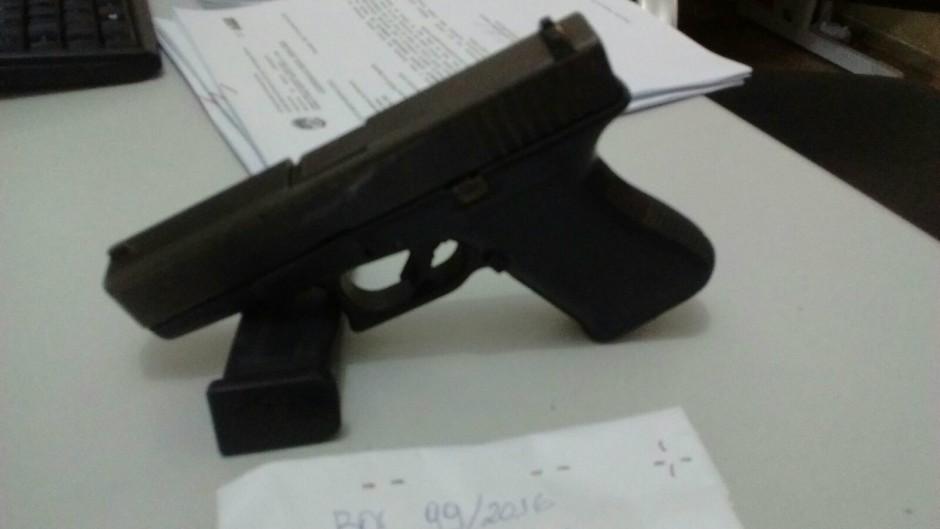 Motorista é preso com pistola .380 e 37 munições