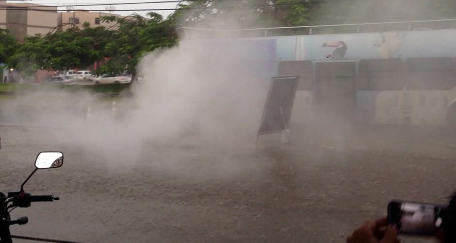 Ônibus do City Tour pega fogo no Centro da Capital