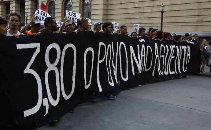 Vandalismo marca protesto contra aumento da tarifa em São Paulo