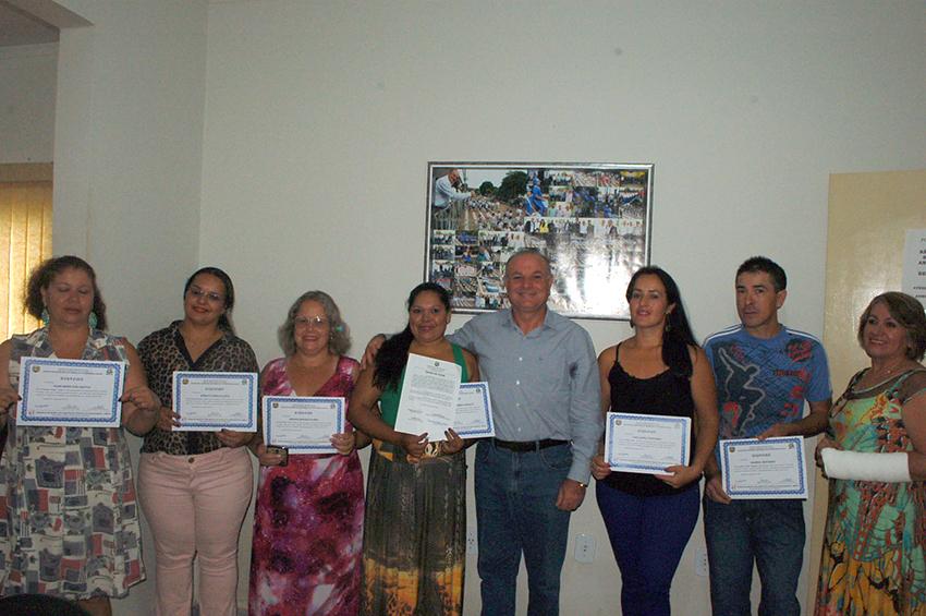 Prefeito Manoel Viais dá posse a novos conselheiros