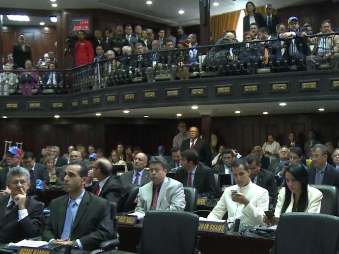 Justiça da Venezuela anula decisões do novo Parlamento