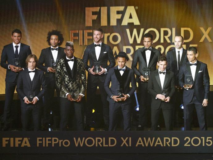 Cristiano Ronaldo e Daniel Alves tiveram bate-boca tenso em evento da Bola de Ouro