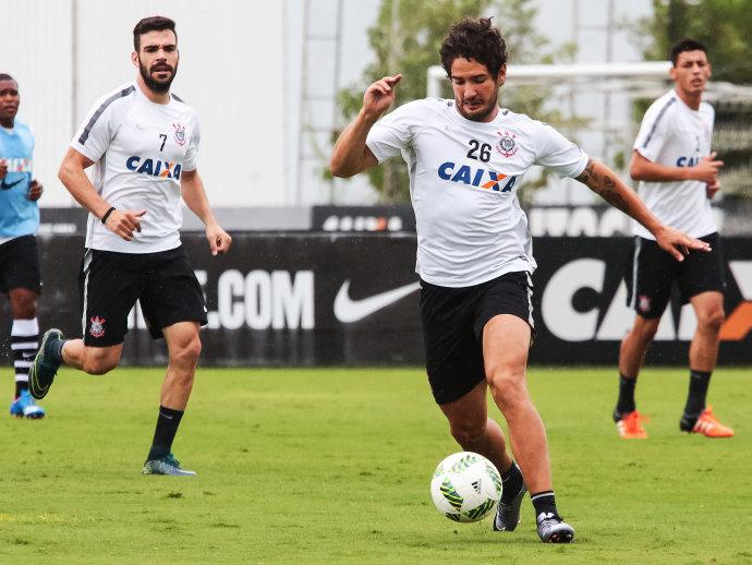 Pato pode ficar fora da pré-temporada do Corinthians nos EUA