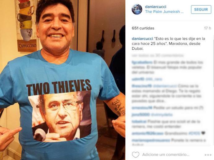 Maradona provoca Blatter e Platini com camiseta: ‘Ladrões’