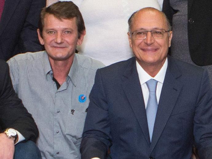 Alckmin muda lei de terras e ganha elogio de líder do MST