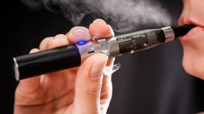 Uso de cigarro eletrônico não ajuda a largar o vício