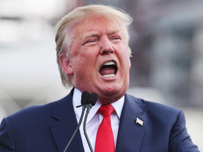 Microfone falha e Trump dispara contra o 