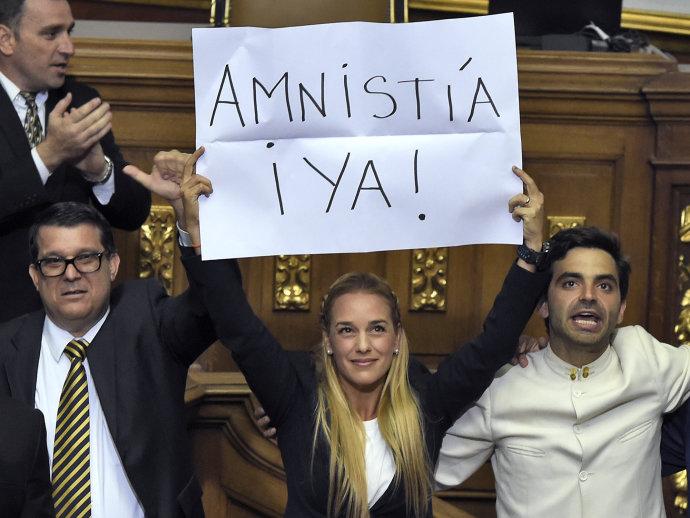 Parlamento venezuelano aprova primeira medida em favor de opositores presos