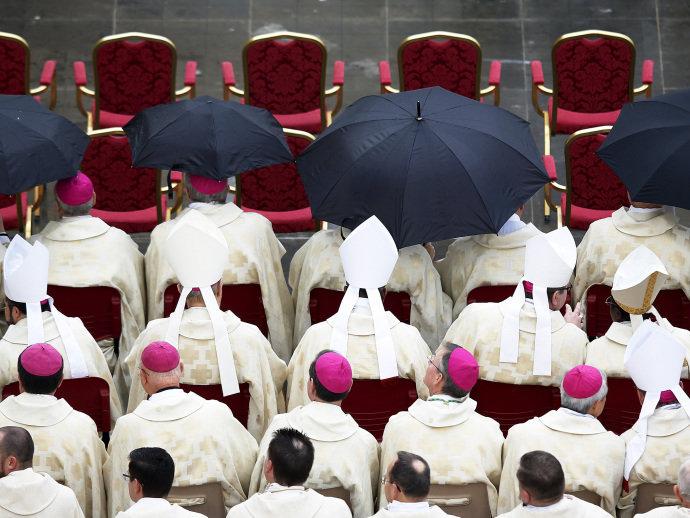 Cardeal diz que há 'lobby gay' no Vaticano