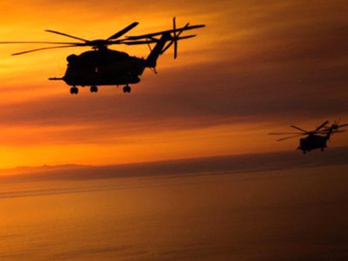 Helicópteros dos EUA colidem em pleno voo