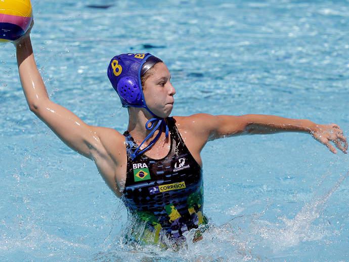 Brasileira é eleita 2ª melhor jogadora de polo aquático do mundo