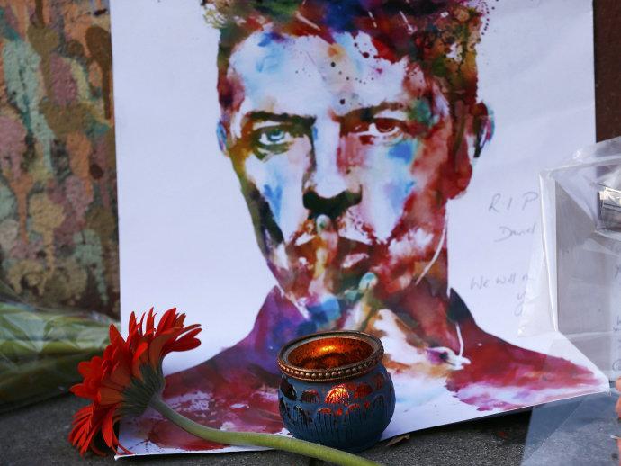 David Bowie desbanca Adele no topo dos mais vendidos
