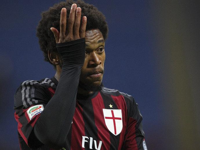 Chineses não cumprem acordo e Luiz Adriano retorna ao Milan