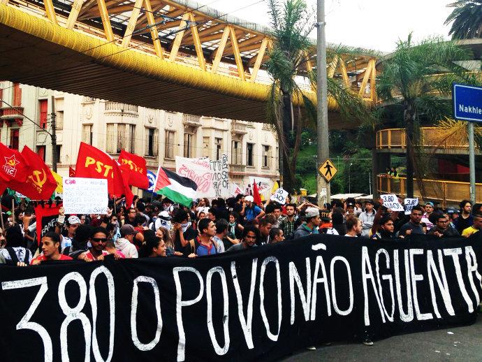 Detidos em ato contra aumento da tarifa são liberados