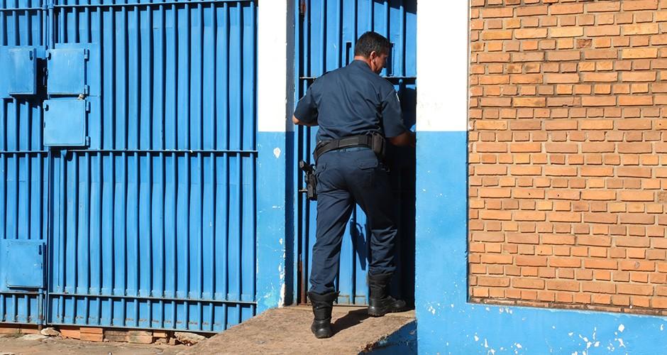 TJ libera policiais acusados de agredir adolescente