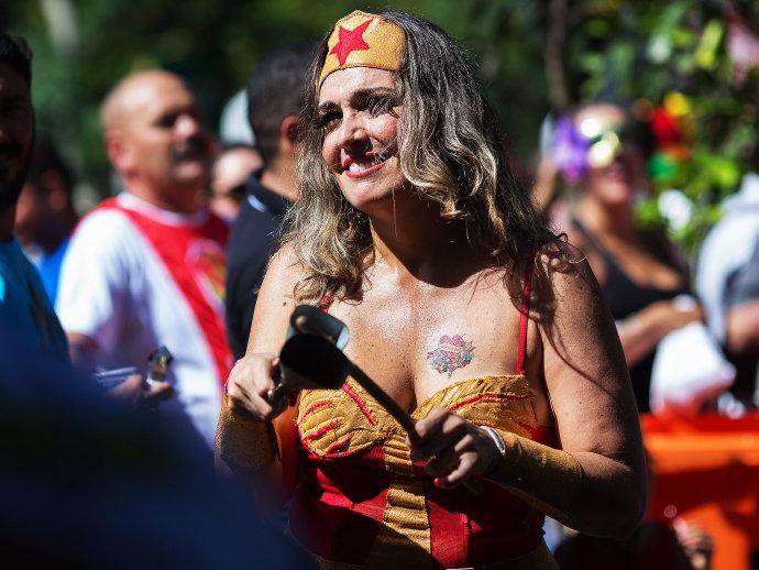 Carnaval 2016: Super-heróis e vilões invadem as ruas do Rio