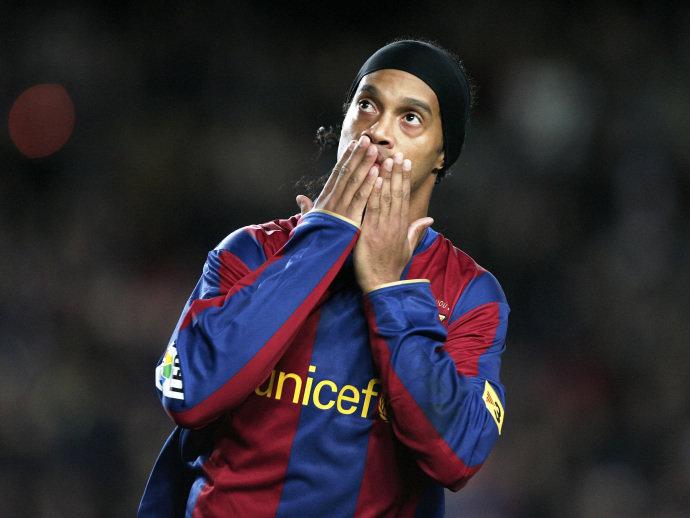 Ronaldinho jogará amistoso pelo Barcelona – do Equador
