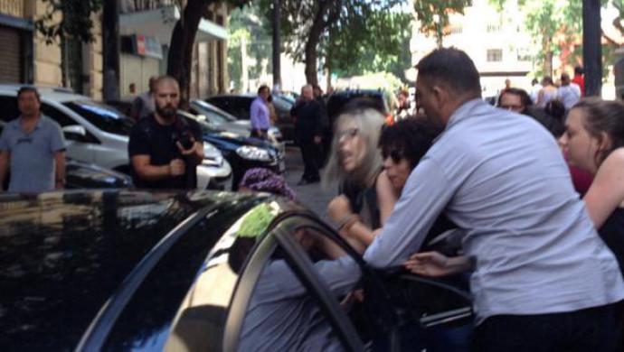 MPL hostiliza Haddad e Alckmin após missa na Catedral da Sé