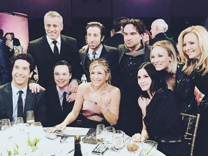 Elencos de ‘Friends’ e ‘Big Bang Theory’ se reúnem em especial