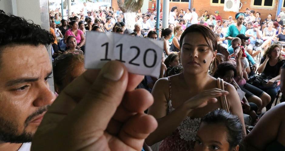 Em busca de vagas, pais lotam Semed