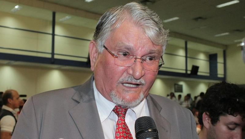 Zeca diz que eleitor não quer Bernal nem Nelsinho