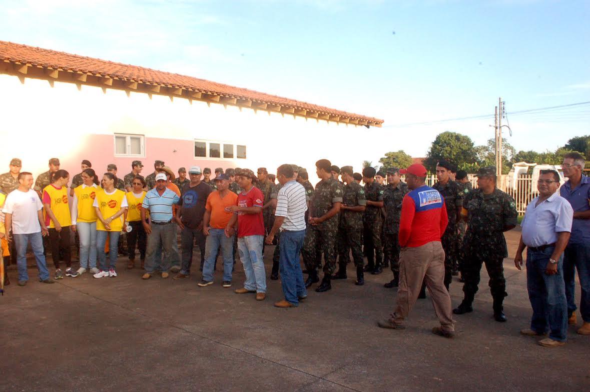 Prefeitura e 10º RCMec combatem a dengue em Caracol