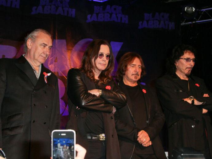 Ex-baterista desmente convite para tocar no último show do Black Sabbath
