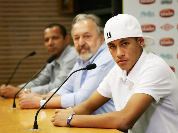 Juiz determina que Neymar e pai paguem R$ 460 mil à Receita Federal