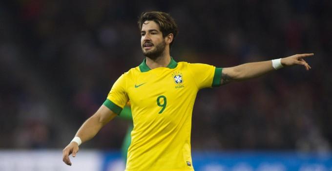 “É a minha nova casa”, diz Pato ao chegar no Chelsea
