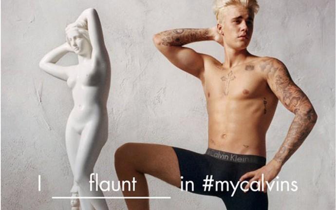Só de cueca, Bieber banca o 'deus grego' em campanha