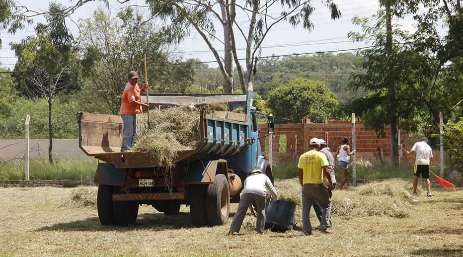 Prefeitura de Bonito faz mutirão de limpeza no Campo União