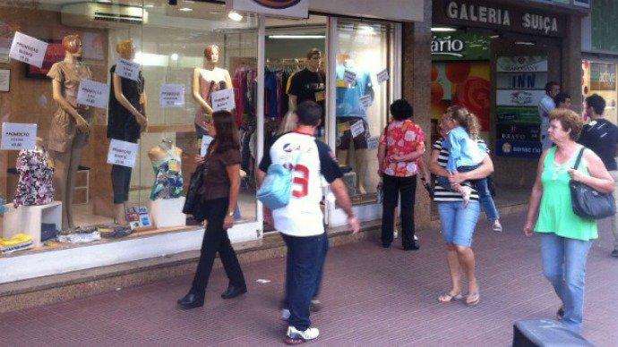 Confiança do comércio sobe 6,4 pontos em janeiro, afirma FGV