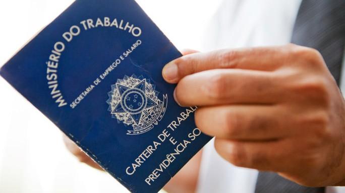 Desemprego sobe e chega a 6,9% em 2015 no país