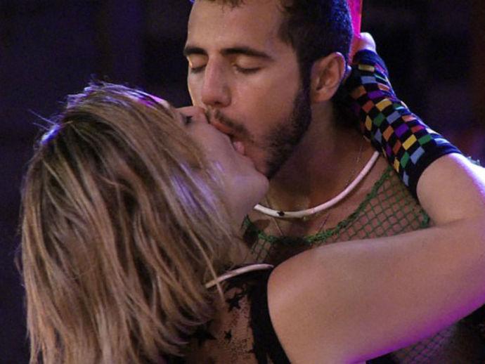 Cacau e Munik partem para o ataque - aos homens - no ‘BBB16’