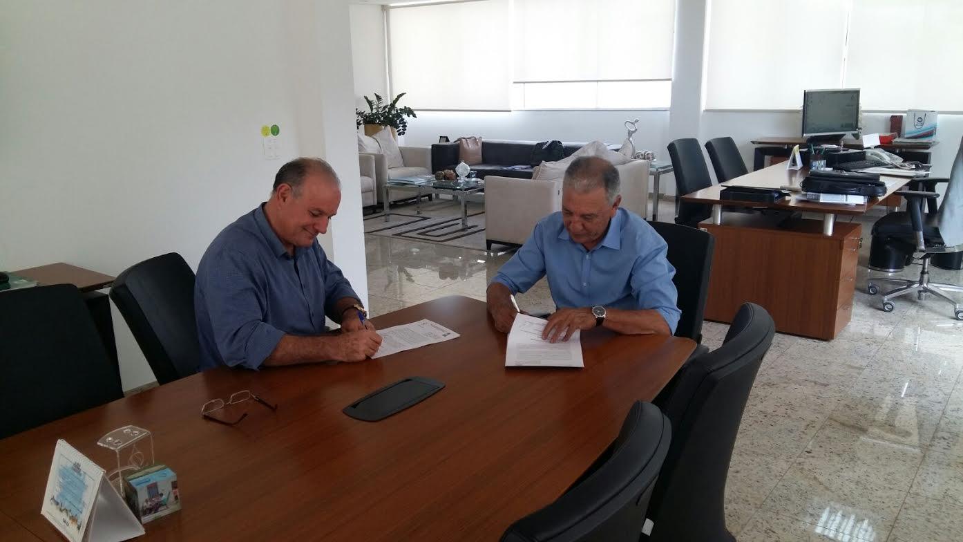 Prefeito de Caracol participa de reunião com presidente da Sanesul