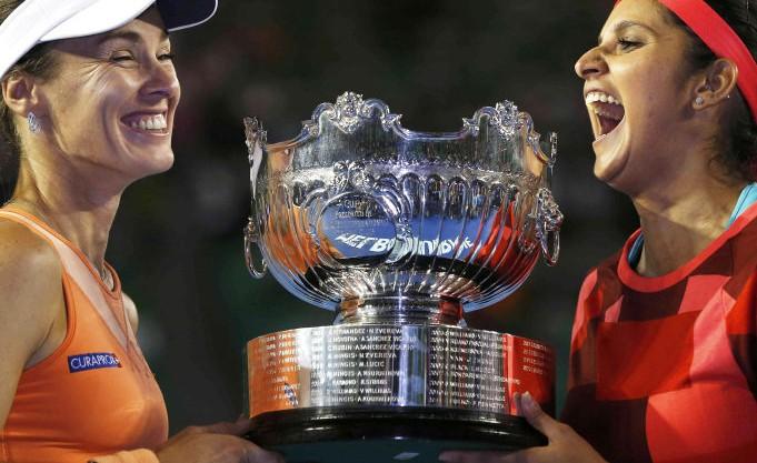 Martina Hingis é campeã do torneio de duplas do Aberto da Austrália