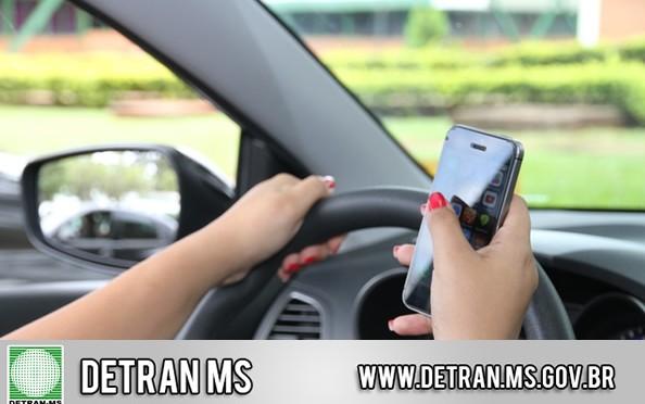 Ou você dirige, ou você usa o celular!
