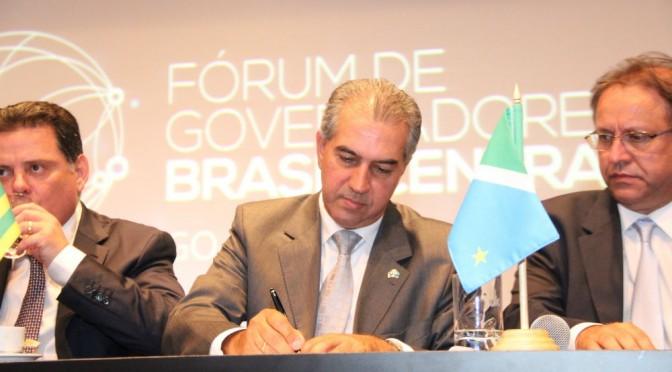 Reinaldo participa de encontro de governadores em Brasília