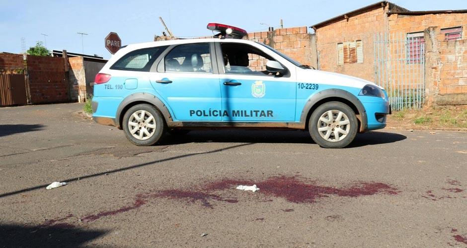 Durante briga, homem leva facada e morre