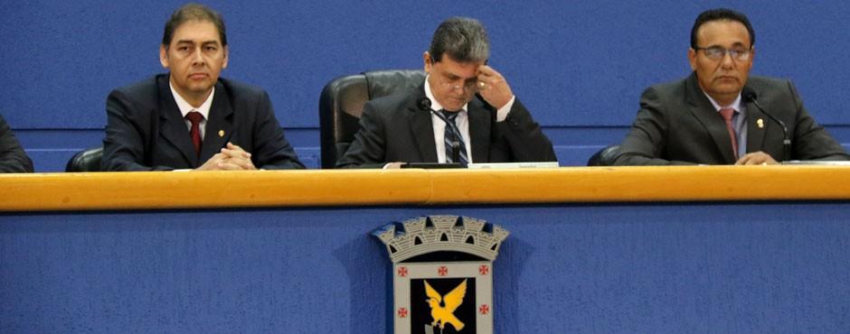 Bernal e vereadores prometem paz e harmonia